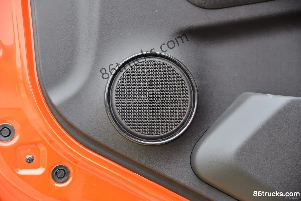 Dongfeng Commercial Vehicle Tianjin KR 210 hp 4X2(6 wheels) 6.8 m miscellaneous dangerous goods van truck (Dali brand) Cab (3) | 86Trucks