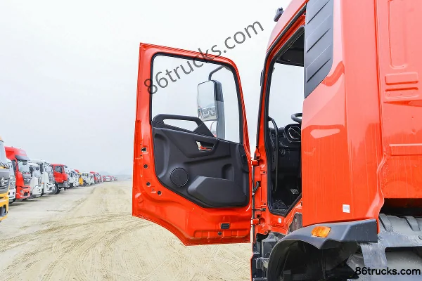 Dongfeng Commercial Vehicle Tianjin KR 210 hp 4X2(6 wheels) 6.8 m miscellaneous dangerous goods van truck (Dali brand) Cab (1) | 86Trucks