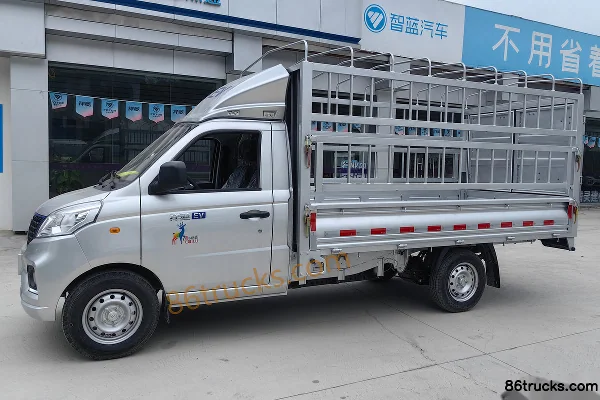 Foton Xiangling V1 3.2m single-row electric stake micro truck 38.6kWh 4X2(6 wheels) Exterior (3) | 86Trucks