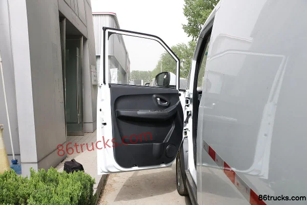 JMC E-Lushun Base Model 2.9T 5.418m Pure Electric Enclosed Cargo Truck 53.58kWh Cab (1) | 86Trucks