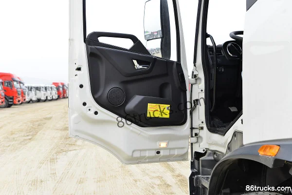 Dongfeng Commercial Vehicle Tianjin KR 190hp 4X2(6 wheels) Hook lift garbage truck (Zhongqi brand) Cab (2) | 86Trucks
