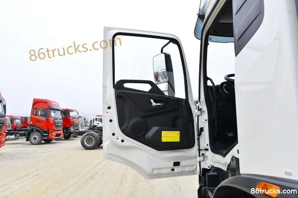 Dongfeng Commercial Vehicle Tianjin KR Xingchen Edition 225 hp 4X2(6 wheels) 9.8m Van Cargo Truck (China VI) Cab (1) | 86Trucks