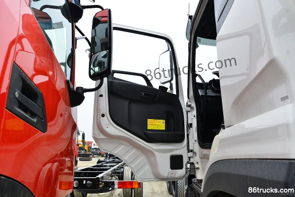 Dongfeng Commercial Vehicle Tianlong KC 340 hp 6X4(10 wheels) Oil Tanker (Chufei brand) Cab (1) | 86Trucks
