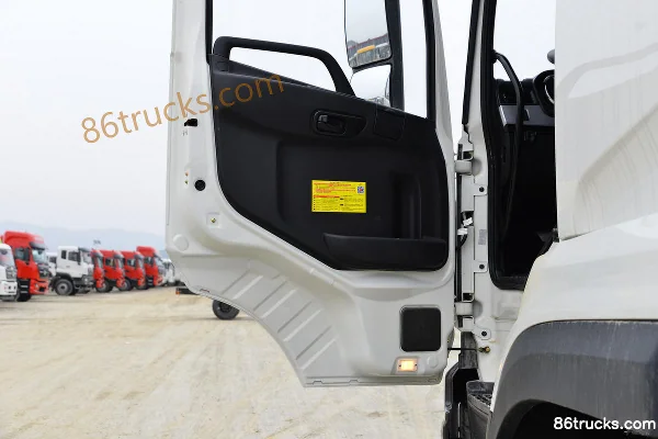 Dongfeng Tianlong KC 340 hp 8X4(12 wheels) Concrete Mixer Truck (Lingyu brand) Cab (2) | 86Trucks