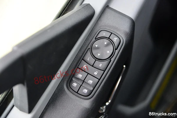 Dongfeng Commercial Vehicle Tianjin KR PLUS 240 hp 4X2(6 wheels) 8.3m Van Cargo Truck (China VI) Cab (3) | 86Trucks