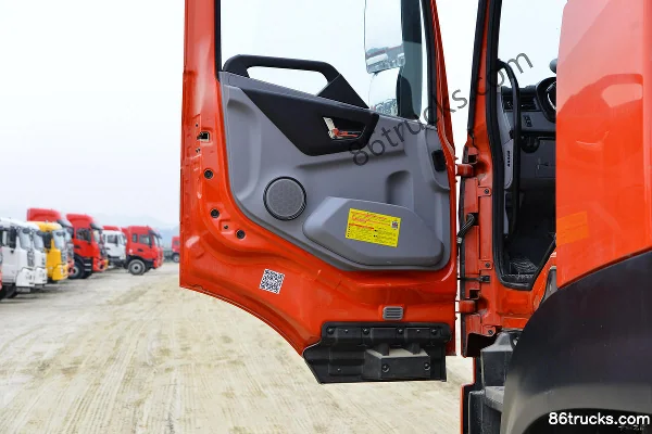 Dongfeng Commercial Vehicle Tianjin KR PLUS 240 hp 4X2(6 wheels) 8.3m Van Cargo Truck (China VI) Cab (2) | 86Trucks