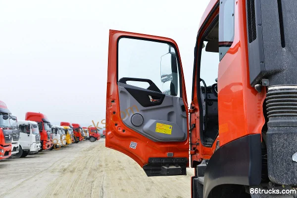 Dongfeng Commercial Vehicle Tianjin KR PLUS 240 hp 4X2(6 wheels) 8.3m Van Cargo Truck (China VI) Cab (1) | 86Trucks