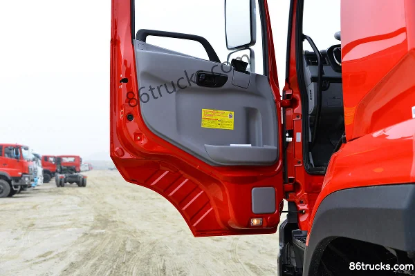Dongfeng Commercial Vehicle Tianlong KC 340hp 6X4(10 wheels) 8.5m truck-mounted crane Cab (2) | 86Trucks