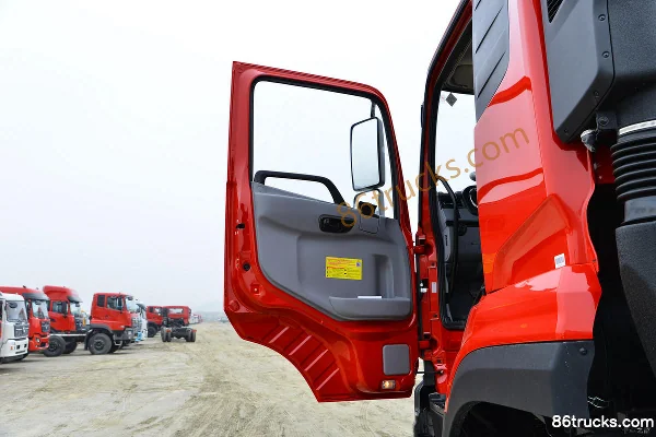 Dongfeng Commercial Vehicle Tianlong KC 340hp 6X4(10 wheels) 8.5m truck-mounted crane Cab (1) | 86Trucks