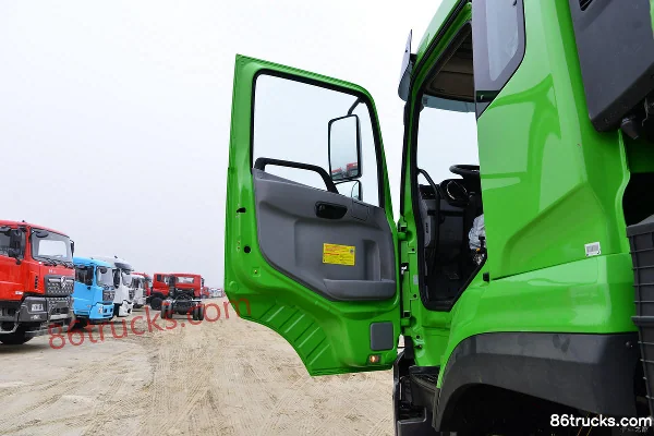 Dongfeng Commercial Vehicle Tianlong KC Heavy Truck Thunder Edition 350 hp 8X4(12 wheels) 6m Dump Truck (China VI) Cab (1) | 86Trucks