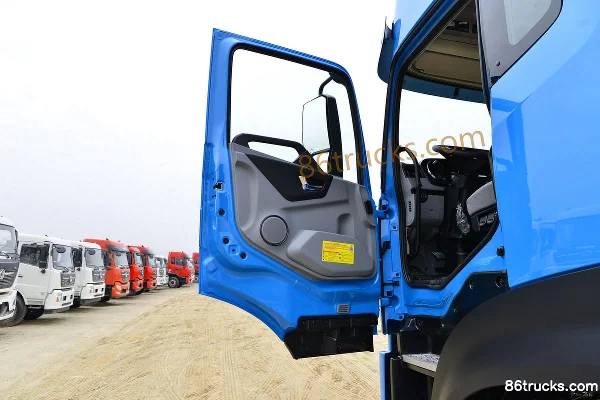 Dongfeng Commercial Vehicle Tianjin KR PLUS 340 hp 6X2(8 wheels) 6.8m flatbed cargo truck (high roof triple sleeper) Cab (1) | 86Trucks