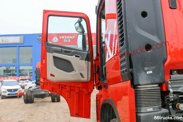 Sinotruk HOWO MAX 350hp 6X2(8 wheels) 9.6m AMT automatic stake truck Cab (1) | 86Trucks