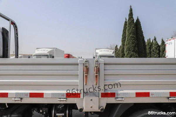 SHACMAN Light Truck Delong Z1 Super Lightweight 160hp 4X2(6 wheels) 4.18m Single Row Flatbed Light Truck Body (3) | 86Trucks