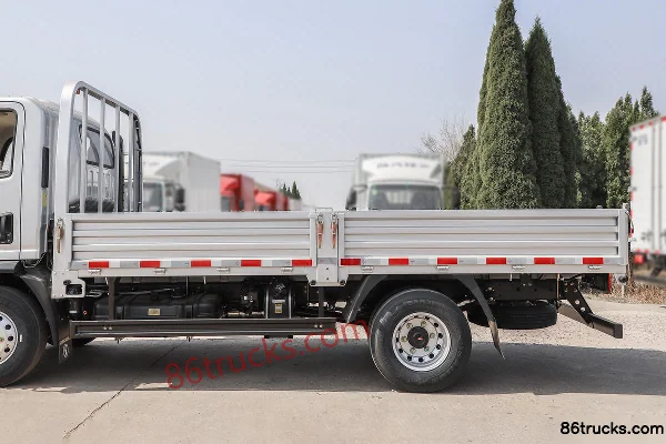 SHACMAN Light Truck Delong Z1 Super Lightweight 160hp 4X2(6 wheels) 4.18m Single Row Flatbed Light Truck Body (2) | 86Trucks