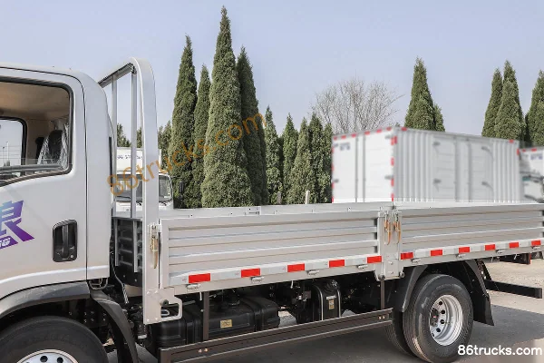 SHACMAN Light Truck Delong Z1 Super Lightweight 160hp 4X2(6 wheels) 4.18m Single Row Flatbed Light Truck Body (1) | 86Trucks