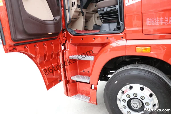 FAW Jiefang Qingdao JH6 poids lourd édition leader 530 ch 6X4(10 roues) LNG tracteur routier automatique (China VI) Cabine (1) | 86Trucks