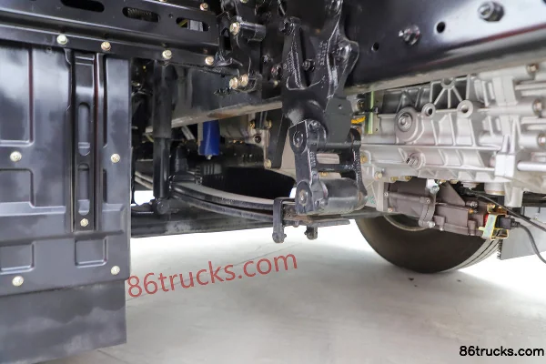 FAW Jiefang Qingdao JH6 poids lourd édition leader 530 ch 6X4(10 roues) LNG tracteur routier automatique (China VI) Châssis (3) | 86Trucks