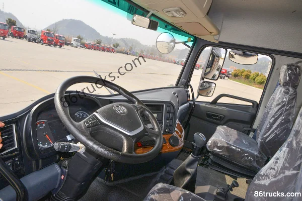 Sanhuan Shitong Haolong Deluxe 270hp 8X2(10 wheels) 7.6m flatbed cargo truck (rear axle 457 wide brake) Cab (3) | 86Trucks