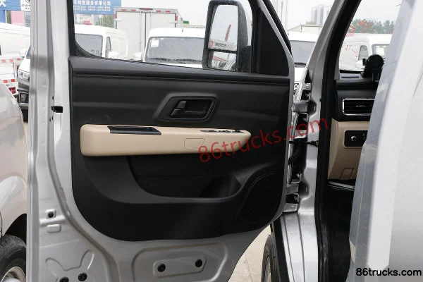 Changan Kuayue Xinbao T5 Flagship Edition 1.6L 122hp 4X2(6 wheels) Gasoline 3.3m single-row flatbed light truck (single rear tire) Cab (2)