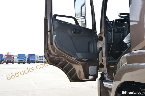 Sanhuan Shitong Haolong Luxury Edition 270 hp 8X2(10 wheels) 8.7m Stake Cargo Truck Cab (2) | 86Trucks