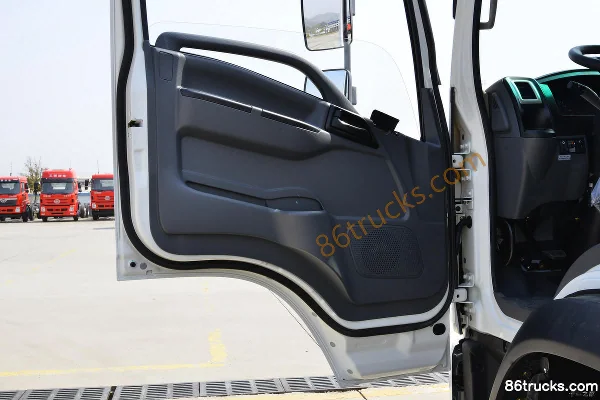 Sanhuan Shitong T3 Chuangke 200hp 4X4(6 wheels) 5.4m semi-sleeper stake off-road cargo truck (China VI) Cab (2) | 86Trucks