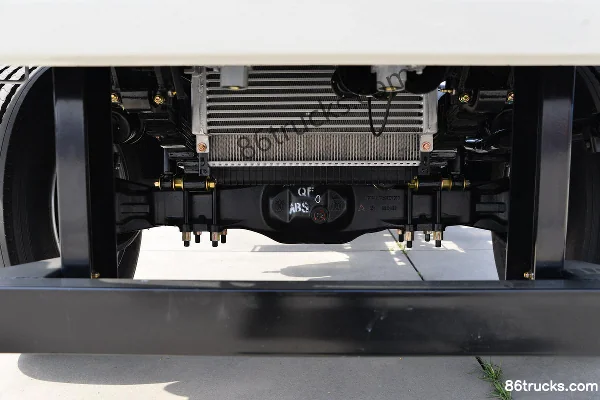Sanhuan Shitong T3 Chuangke 200hp 4X4(6 wheels) 5.4m semi-sleeper stake off-road cargo truck (China VI) Chassis (1) | 86Trucks