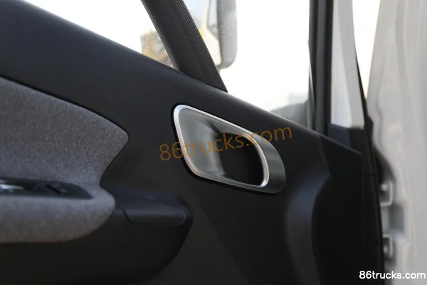 FARIZON Xingzhi H8R Standard Package 4.5T 4.15m Single Row Plug-in Hybrid Flatbed Light Truck 53.58kWh 4X2(6 wheels) Interior (2) | 86Trucks