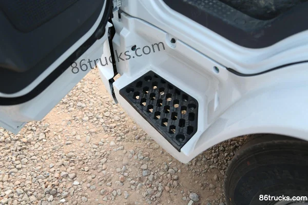 SHACMAN Light Truck Delan Z1 Base 4.18m Single Row Pure Electric Van Light Truck 98.04kWh 4X2(6 wheels) Interior (3) | 86Trucks