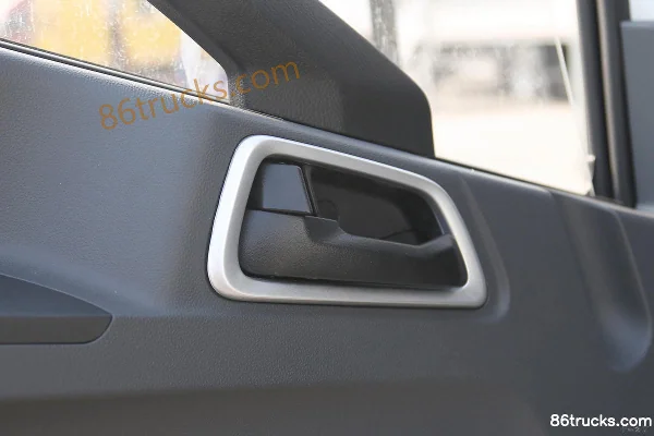 Yuejin Chaoyue EC300 4.5T 4.15m Single Row Pure Electric Van Light Truck 81.14kWh 4X2(6 wheels) Interior (2) | 86Trucks