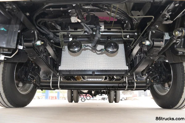 Foton Aoling M Card 2.0L 144 ch 4X2(6 roues) essence 4.2 m cabine simple plate-forme camionnette (frein hydraulique) Châssis (1) | 86Trucks