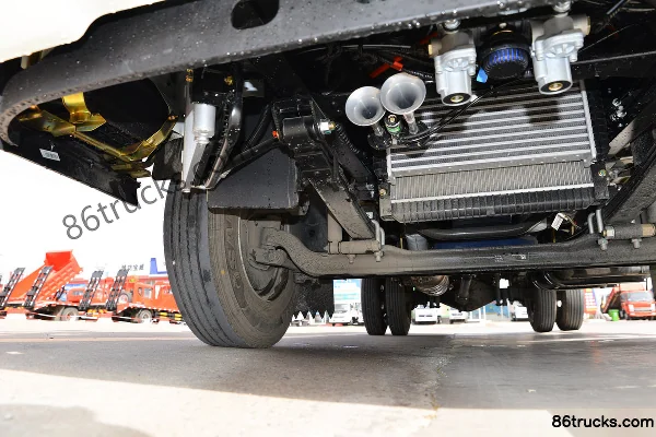 Sinotruk HOWO Hanjun M 140hp 4X2(6 wheels) 4.15m single-row flatbed light truck Chassis (2) | 86Trucks