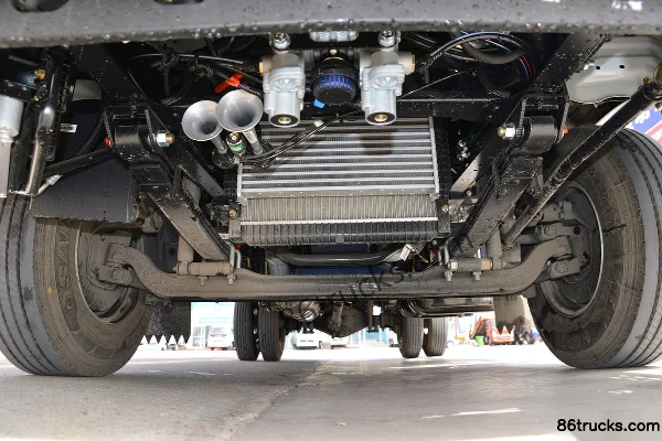 Sinotruk HOWO Hanjun M 140hp 4X2(6 wheels) 4.15m single-row flatbed light truck Chassis (1) | 86Trucks