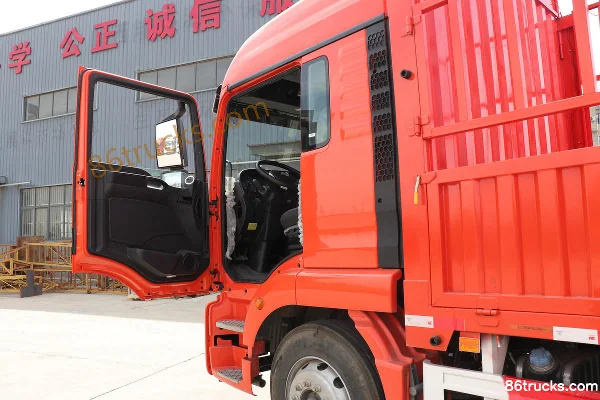 Sinotruk Sitrak G5 Heavy Truck 250 hp 4X2(6 wheels) 6.8m AMT Automatic Van Cargo Truck Cab (1) | 86Trucks