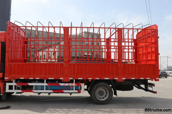 Sinotruk Sitrak G5 Heavy Truck 250 hp 4X2(6 wheels) 6.8m AMT Automatic Van Cargo Truck Body (3) | 86Trucks