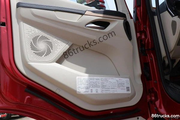 Dongfeng Liuqi Chenglong H5V 270 ch 4X2(6 roues) 6,8 m AMT automatique camion porteur à grille Cabine (2) | 86Trucks