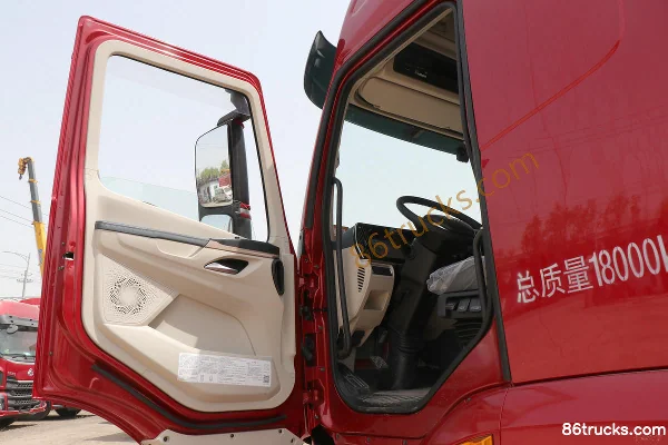 Dongfeng Liuqi Chenglong H5V 270 ch 4X2(6 roues) 6,8 m AMT automatique camion porteur à grille Cabine (1) | 86Trucks