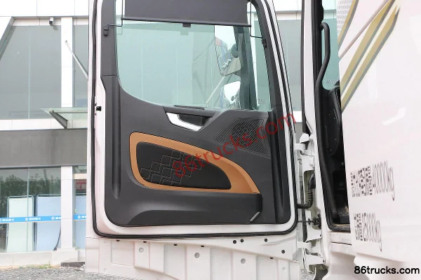 SHACMAN Delong X6000 Elite Edition 560hp 6X4(10 wheels) AMT Automatic Tractor Truck (China VI) Cab (3) | 86Trucks