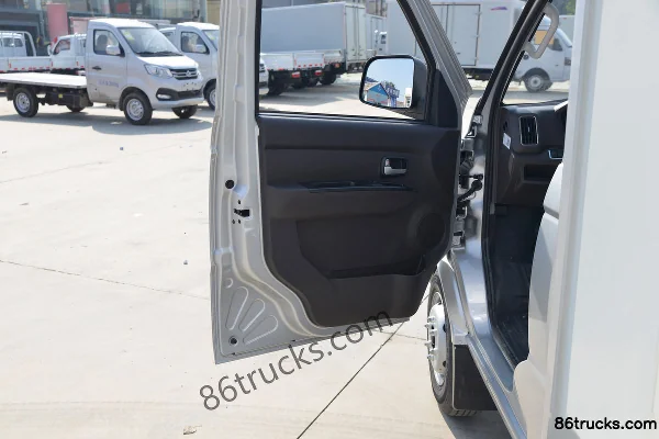 Foton Xiangling V2 confort 1,6 L 122 ch 4X2(6 roues) essence camion fourgon 3,3 m cabine simple (2) | 86Trucks