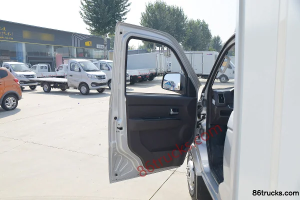 Foton Xiangling V2 confort 1,6 L 122 ch 4X2(6 roues) essence camion fourgon 3,3 m cabine simple (1) | 86Trucks