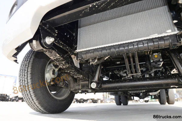 Foton Xiangling V2 confort 1,6 L 122 ch 4X2(6 roues) essence camion fourgon 3,3 m cabine simple Châssis (2) | 86Trucks