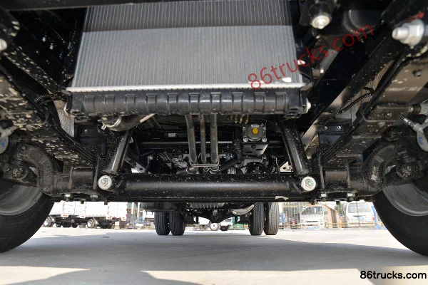 Foton Xiangling V2 confort 1,6 L 122 ch 4X2(6 roues) essence camion fourgon 3,3 m cabine simple Châssis (1) | 86Trucks
