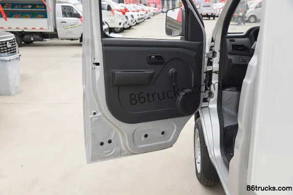 Changan Kuayue Xinbao T1 1.24L Gasoline 91 hp 4X2(6 wheels) 2.68m Single Row Box Mini Truck Cab (2) | 86Trucks