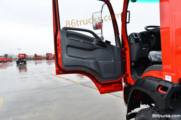 Sanhuan Shitong Chuangke 200hp 4X2(6 wheels) Truck Mounted Crane (Huihe Brand) Cab (2) | 86Trucks
