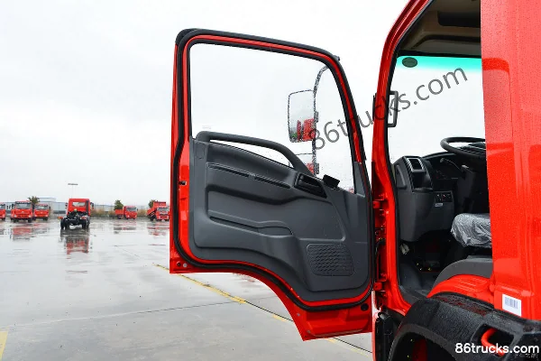 Sanhuan Shitong Chuangke 200hp 4X2(6 wheels) Truck Mounted Crane (Huihe Brand) Cab (1) | 86Trucks