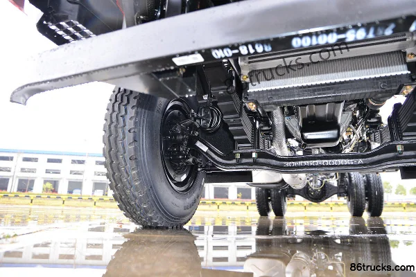 Sanhuan Shitong Chuangke 200hp 4X2(6 wheels) Truck Mounted Crane (Huihe Brand) Chassis (2) | 86Trucks