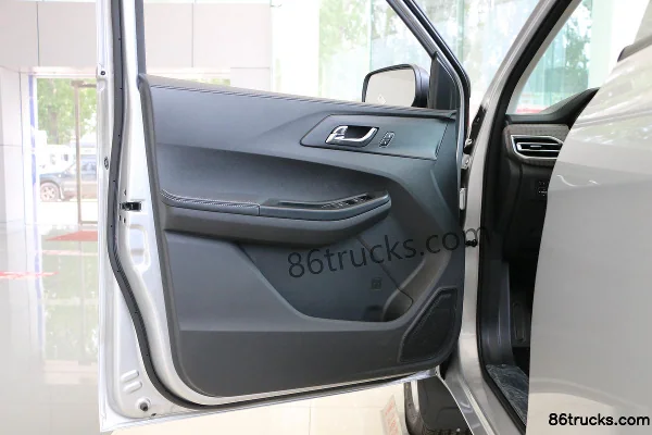 JMC Baodian 2023 Shuxiang Edition 2.5T Diesel 140 hp Manual 2WD Long Wheelbase Flat Bottom Box Double Row Pickup Chassis (2) | 86Trucks