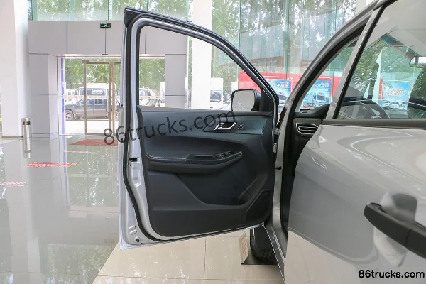 JMC Baodian 2023 Shuxiang Edition 2.5T Diesel 140 hp Manual 2WD Long Wheelbase Flat Bottom Box Double Row Pickup Chassis (1) | 86Trucks