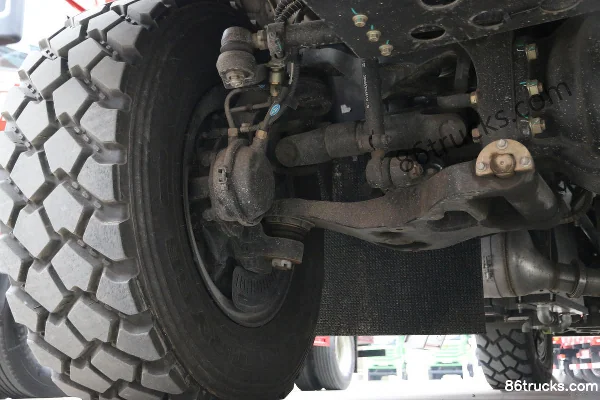 FAW Jiefang M41 Chassis 320hp 4X4(6 wheels) Xueying Off-road RV (2) | 86Trucks