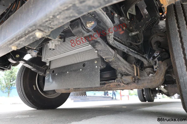 Isuzu 700P series medium truck 190 hp 4X2(6 wheels) 6.008m single-row flatbed cargo truck Chassis (3) | 86Trucks