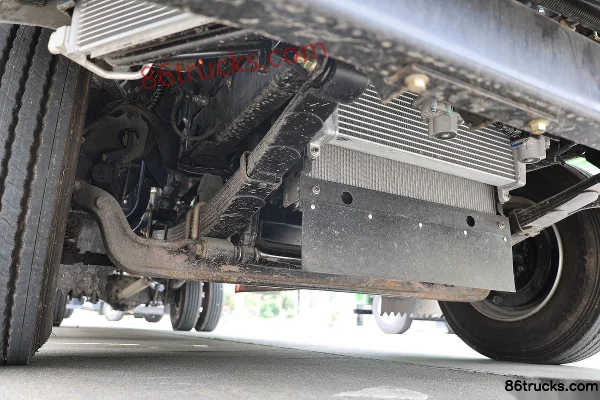 Isuzu 700P series medium truck 190 hp 4X2(6 wheels) 6.008m single-row flatbed cargo truck Chassis (2) | 86Trucks